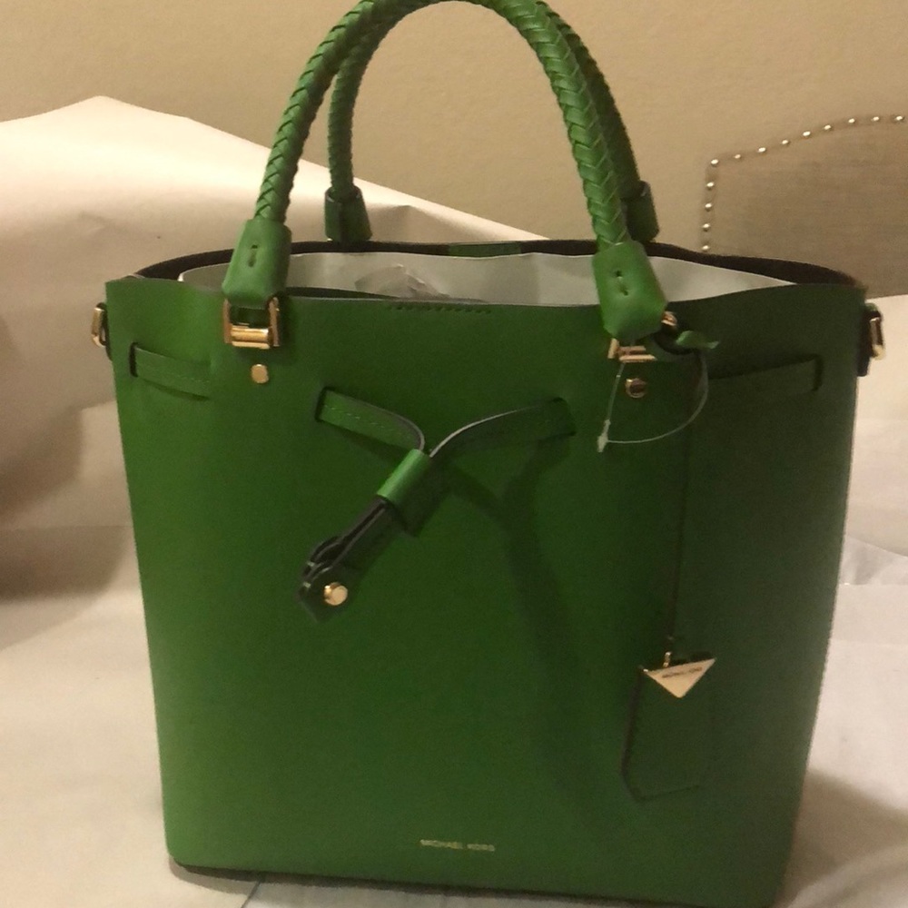 Micheal Kors Blakey  Leather medium bucket bag
